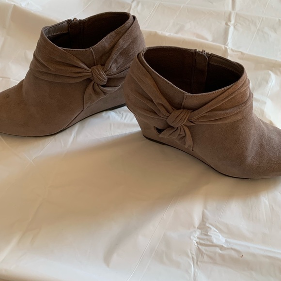 Chinese laudry  suede ankle boots. - Picture 1 of 2